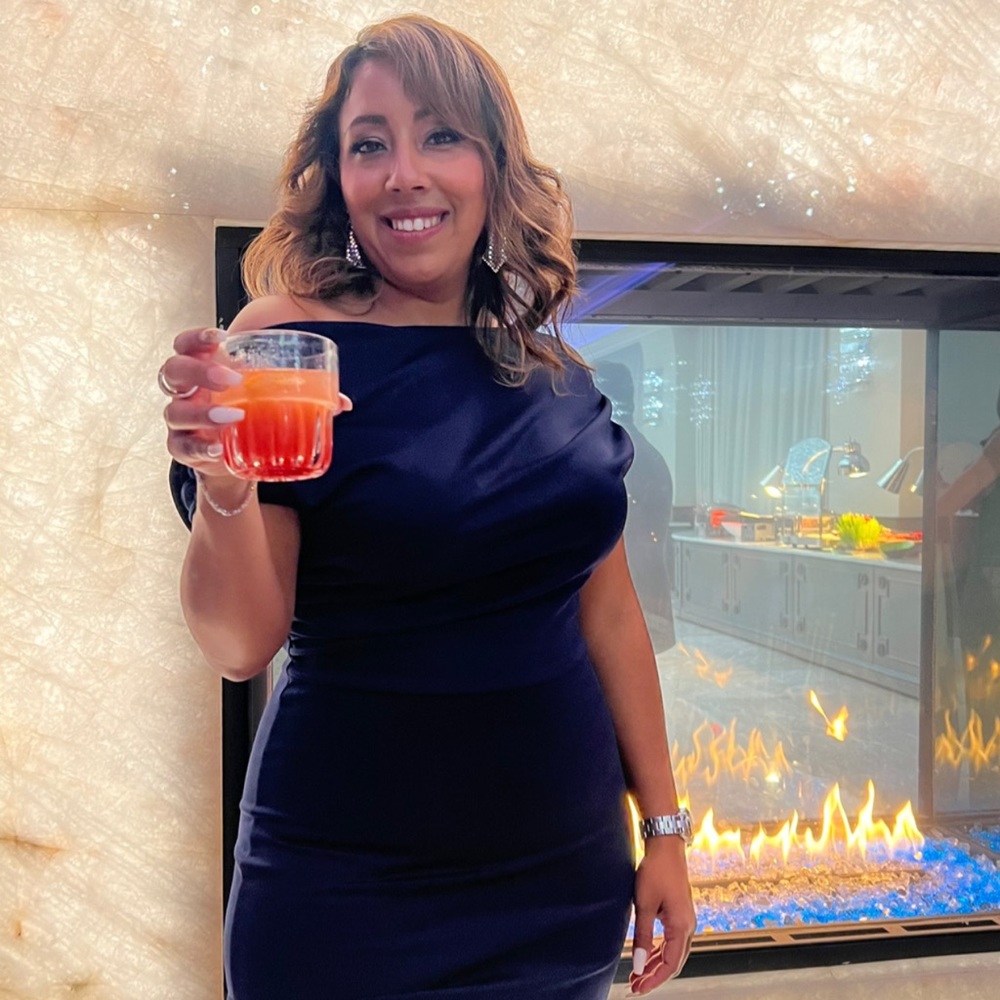 Meet your Posher, Cynthia. I’m a mother, a teacher and shopping enthusiast! :)